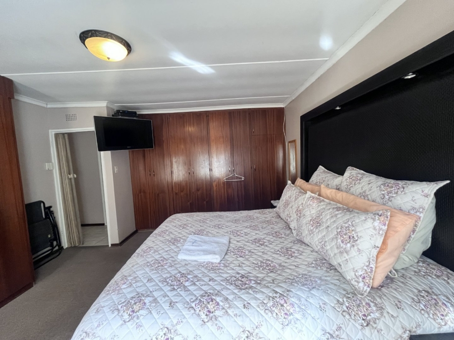 4 Bedroom Property for Sale in Pellissier Free State